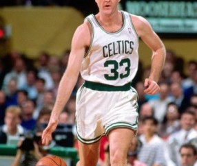 詹姆斯之前联盟历史第一小前锋是拉里伯德，他有多强呢？|洛杉矶湖人队|波士顿凯尔特人队|拉里·伯德|拉里-布朗|帕特-莱利_新浪体育_新浪新闻