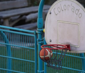 中国女篮贾赛琪伤情：耳朵被打出血已缝针 不严重不影响后续比赛