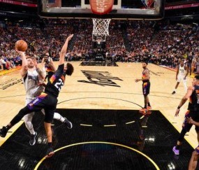 东契奇再度无奈空砍 差距明显独行侠已无力回天