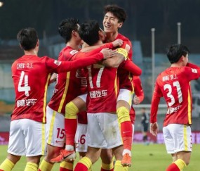 足球赛事-双子星携手破门仍难救主 广州队遭逆转感慨太年轻